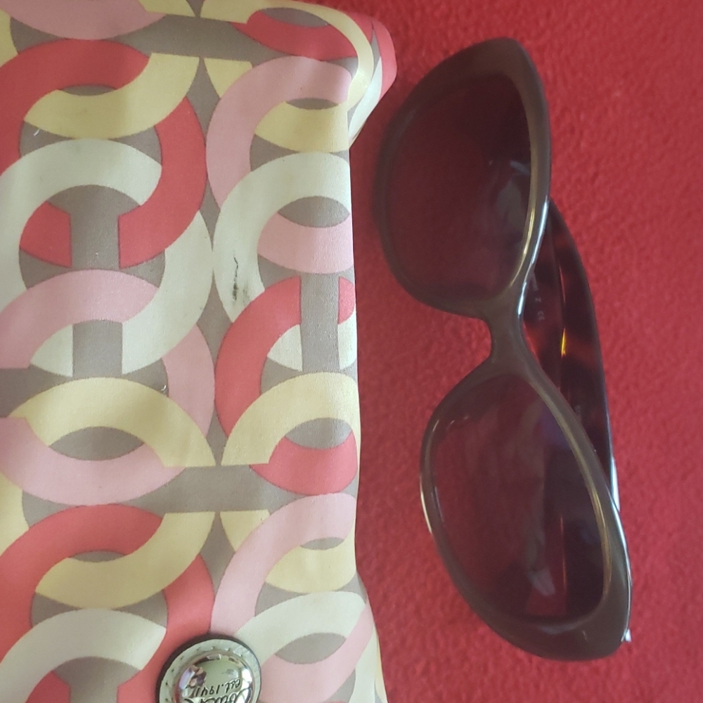 Glasses - Picture 3 of 5